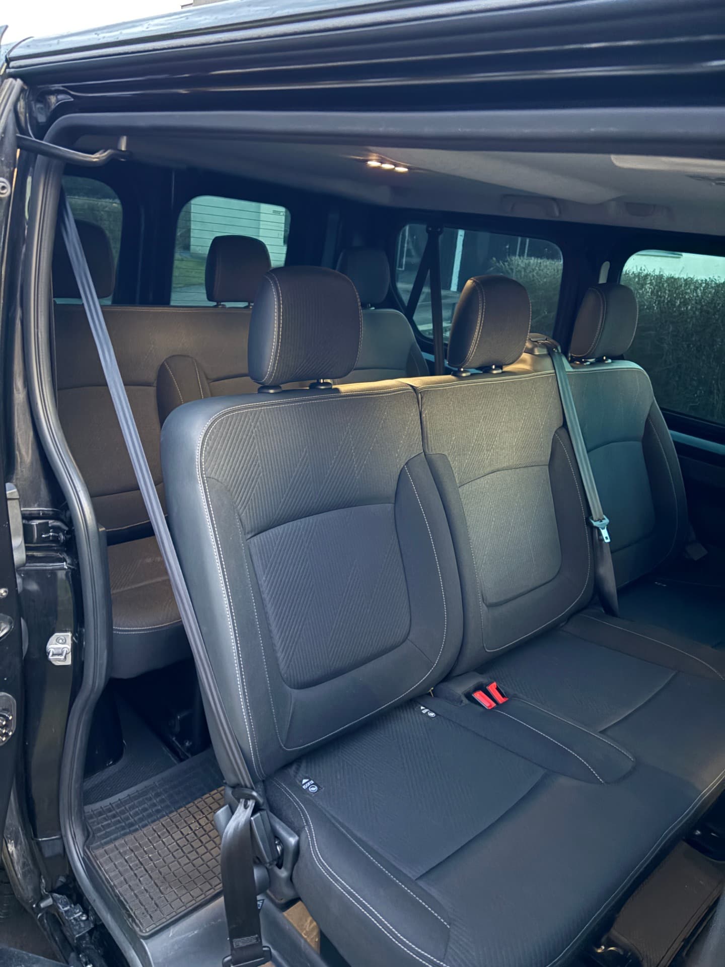 Pronájem 8-místného Renault Trafic 2023 v Ostravě — půjčovna minibusu půjčajedes.cz